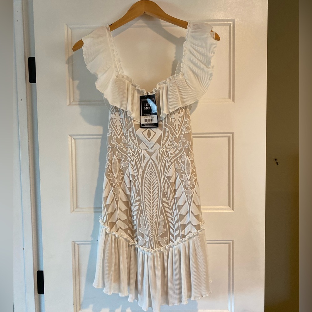 White and Nude geometric lace mini dress S